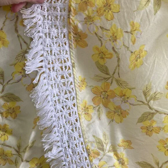Vintage Handmade Yellow Floral Tablecloth Crochet Edge Fringe 64" Round Spring - Picture 5 of 9